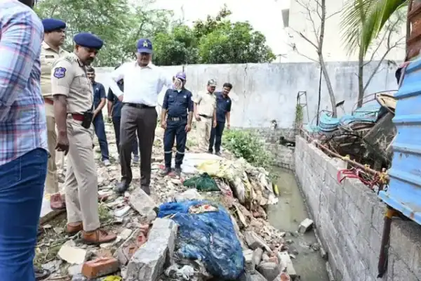 Hydraa Commissioner with Traffic Police