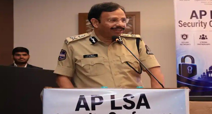 Rent Boyfriend Scam Alert: Hyderabad Police Commissioner V.C. Sajjanar Warns Women About Fake Social Media Ads